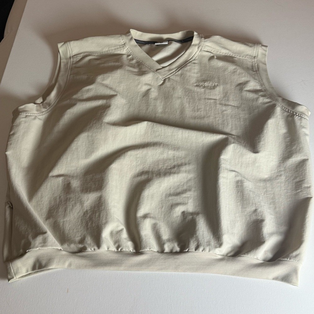 Columbia Titanium Men's XL Golf Vest – Beige Windproof Pullover - Picture 2 of 9